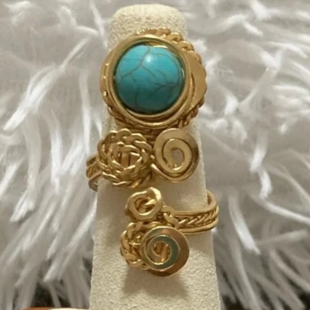 Turquoise Magnesite Gemstone 18k Yellow Gold Artisan of Columbia Ring